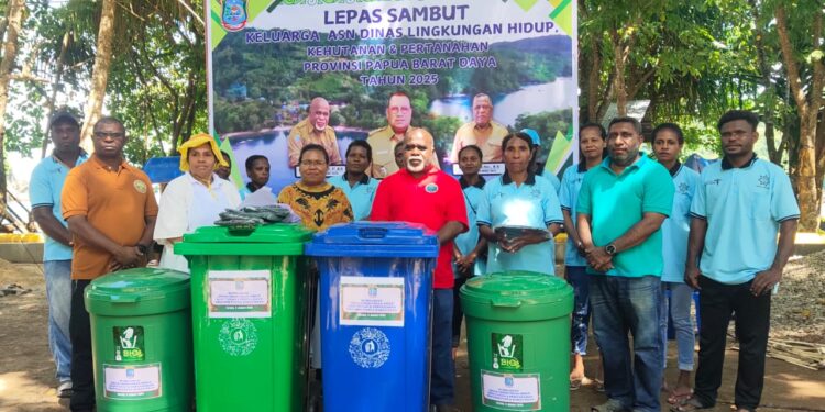 Promosi Wisata Batu Lubang, Dinas LHKP PBD Berikan Tempat Sampah & Gelar Pisah-Sambut ASN LHKP