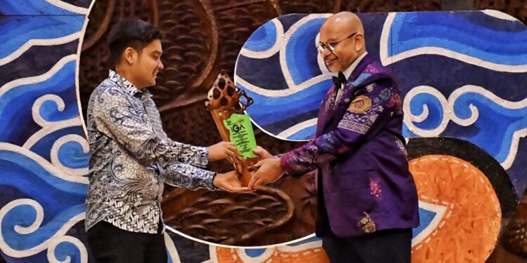 Pertamina RU VII Kasim Raih Penghargaan Indonesia Green Awards