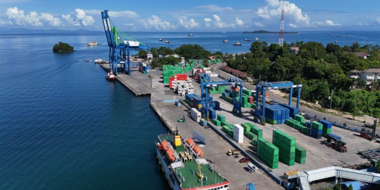 Terus Berinovasi, Pelindo Regional 4 Sorong Dukung Aktivitas Logistik di Timur Indonesia