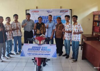 Dukung Pendidikan, PT Hasjrat Abadi Sorong Donasikan 1 Unit Sepeda Motor di SMKN 1 Moswaren Sorsel