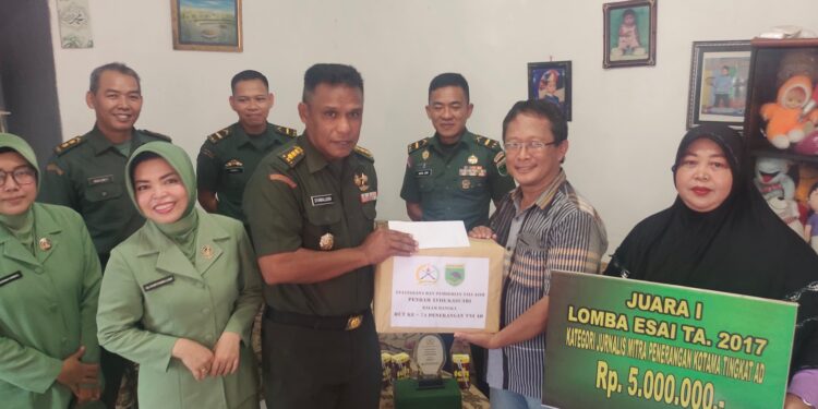 Kapendam Bikin Kejutan untuk 2 Mantan Wartawan