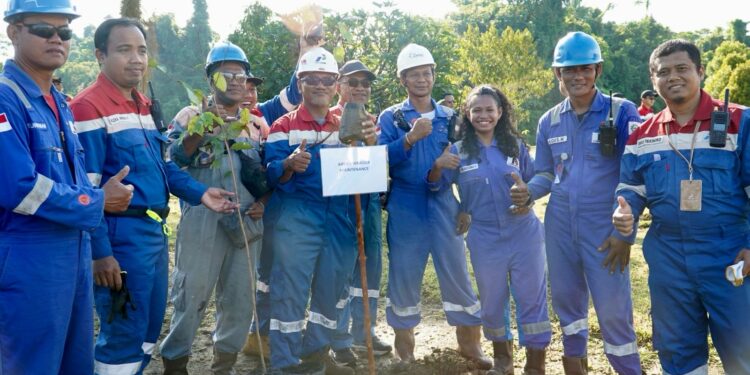 Untuk Indonesia Bersih, Pertamina Kilang Kasim Lakukan Penanaman Pohon