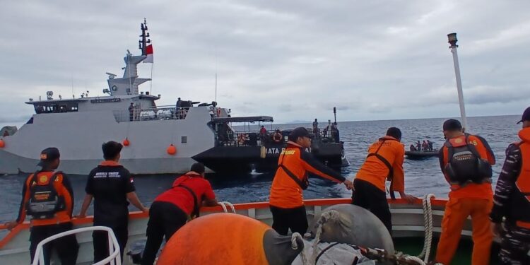 Mesin Rusak, KRI Matabongsang-873 Berhasil Selamatkan Kapal Basarnas di Perairan Halmahera