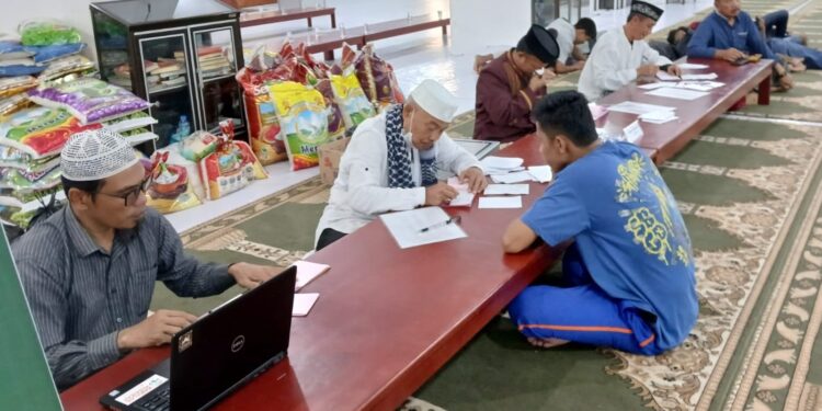 Di Masjid Al Akbar Sorong, Yang Bayar Zakat Mal Turun Drastis