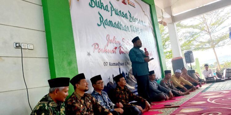 Ikaswara Salurkan Puluhan Juta Zakat Mal dan Seratusan Paket Sembako