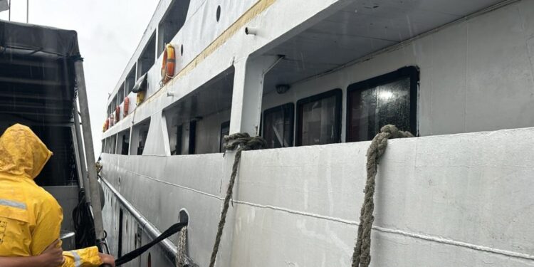 Rusak Mesin di Laut Seram, TNI AL Evakuasi KMP Teratai Prima 1