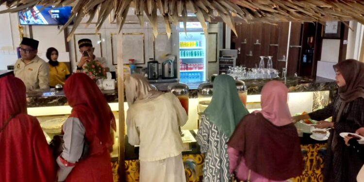 Bukber Ala Kampung di Aimas Hotel