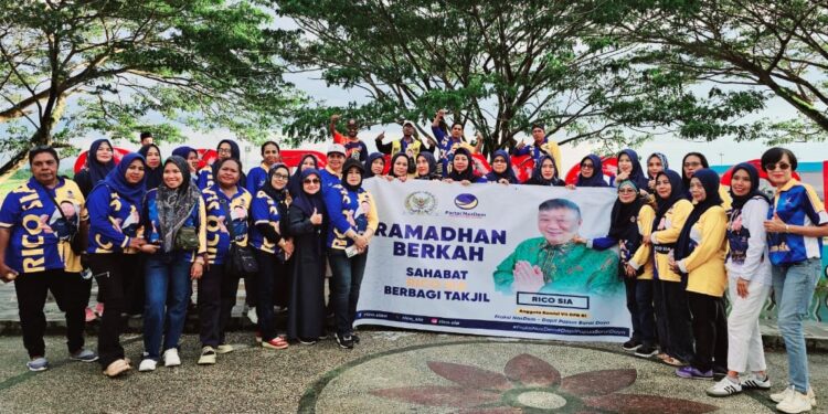 Sahabat Rico Sia Berbagi 5.500 Takjil di 4 Titik Kota dan Kabupaten Sorong