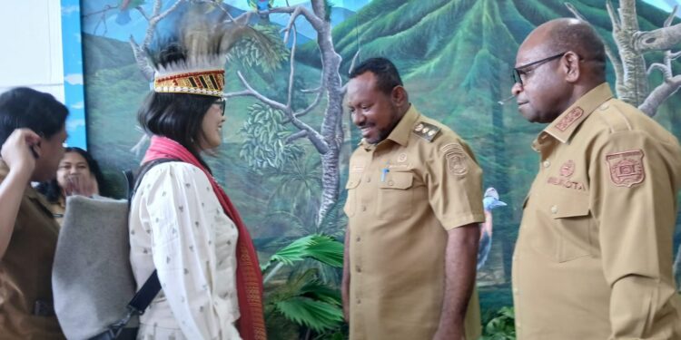 Jadi Sekolah Unggulan Garuda Transformasi, Wamendikti Kunjungi SMA Averos