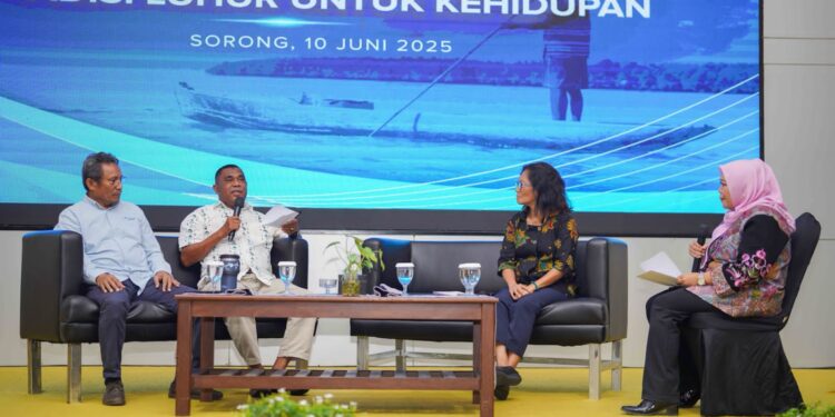 Peran Masyarakat Adat Dalam Konservasi Laut, Buku Praktik Sasi di Papua Diluncurkan