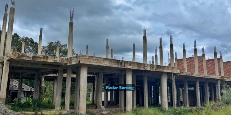 Protes Mangkraknya Pembangunan Gedung Dinas Pendidikan, Mahasiswa HMI Sorong Demo