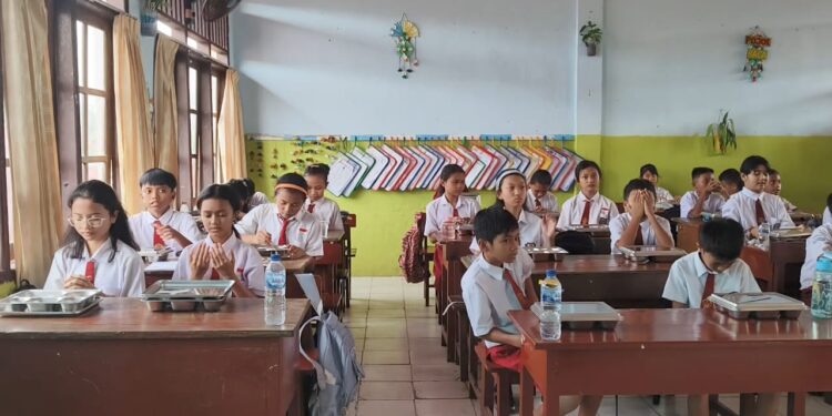 Program MBG Diterapkan di SDN 36 Kota Sorong, Antusiasme Siswa Capai 95% Kehadiran