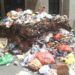 Dirumahkan Usai Belasan Tahun Mengabdi, Eks Ratusan Petugas Kebersihan Hambur Sampah di Kantor Wali Kota Sorong