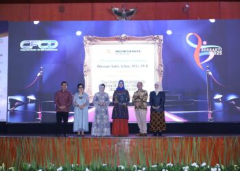Oktasari Sabil Raih Penghargaan di Ajang CESA & Perempuan Berbakti Award 2025