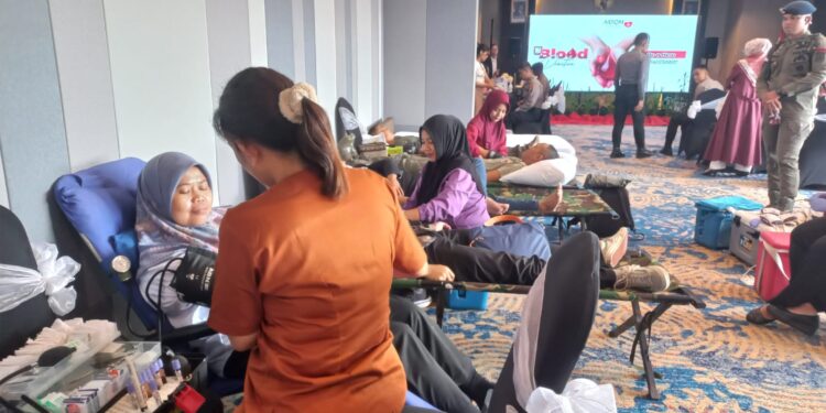 Peringati HUT RI ke-80, ASTON Sorong Gelar Donor Darah