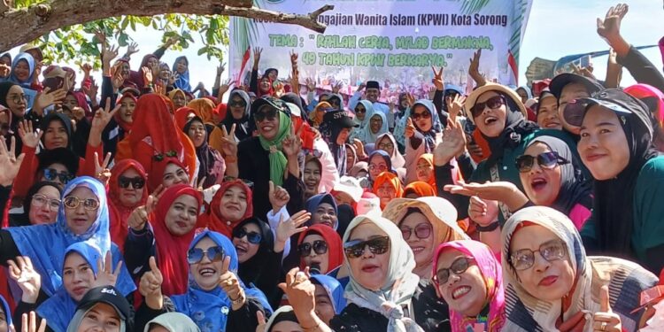 Milad ke- 49 KPWI Kota Sorong, Pantai Sinar Numfor Dibanjiri Ibu-Ibu Majelis Taklim