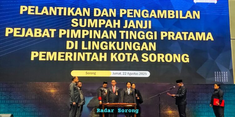 Wali Kota Lantik Pejabat Eselon 2 di Lingkungan Pemkot Sorong, Jemima Elisabeth Jabat Plt Kadinkes