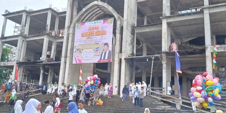 Bantu Pembangunan Masjid Raya, Wakil Wali Kota Sorong Sumbang Rp 100 Juta