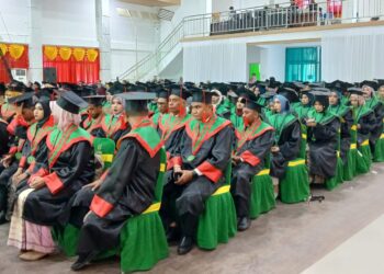 Hasil Survei Pilih Kuliah di IAIN Sorong, Akhirnya Hamida, Anak Tukang Kayu Jadi Sarjana