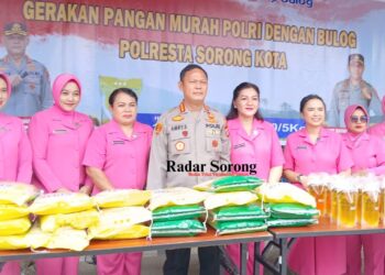 Polresta Sorong Kota-Bulog Gelar Gerakan Pangan Murah, 15 Ton Beras SPHP & 600 Liter Minyakita Disalurkan