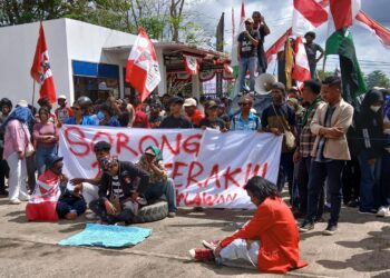 Demo Damai di DPR Kota Sorong, Massa Cipayung Sodorkan Nota Kesepahaman Pansus
