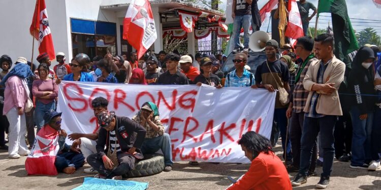 Demo Damai di DPR Kota Sorong, Massa Cipayung Sodorkan Nota Kesepahaman Pansus