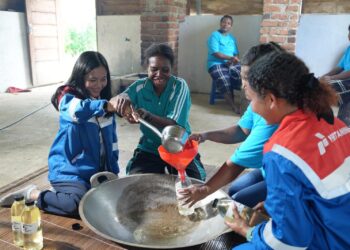 PT KPI RU VII Kasim Raih Penghargaan Internasional Berkat Inovasi CSR “Mama Bagarak”