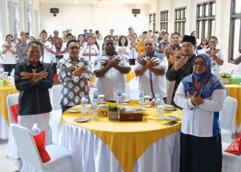 Pengenalan Sekolah Garuda di SMA Averos, Julita Kambuaya :  Pintu Menuju Dunia
