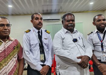 Pemprov PBD Beri Beasiswa 5 Pilot Asli Papua, Gubernur Elisa Kambu: Orang Papua Harus Maju!