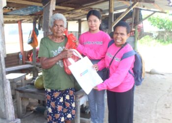 HUT ke-18 FJPI Bertepatan Hari Ibu, FJPI PBD Gelar Bakti Sosial Bagi Pedagang Mama Papua