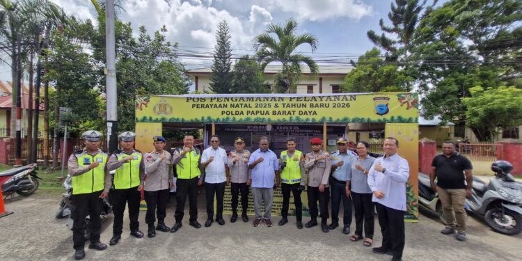 Jelang Natal dan Tahun Baru, Gubernur PBD Cek Pos Pengamanan di Kota Sorong