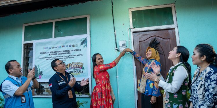 2.000 Rumah Tangga di Papua Dapat Sambungan Listrik Gratis dari Pemerintah dan PLN