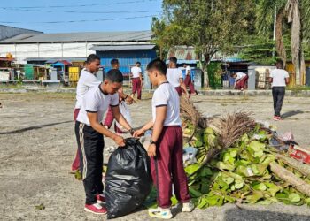 Polda Papua Barat Daya Bersihkan Alun-alun Aimas
