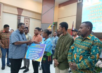 17 Pengelola Homestay dan Kelompok Sadar Wisata Terima Bantuan, Elisa Kambu : Perhatikan Kualitas Pelayanan