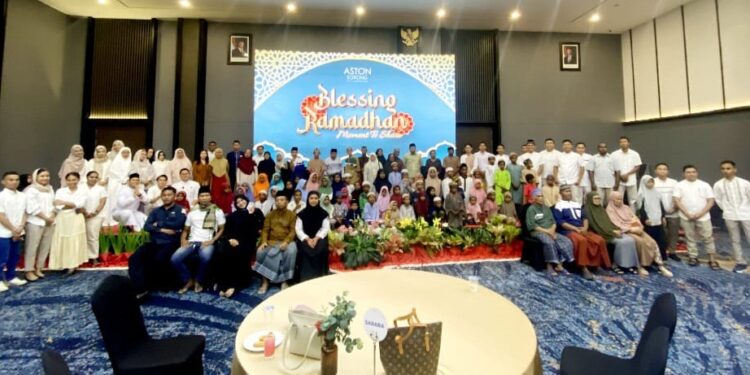 Aston Sorong Bahagiakan Lansia dari Griya Lansia At-Taubah, Malaingkedi dan Anak-anak TPA Ar-Rahman