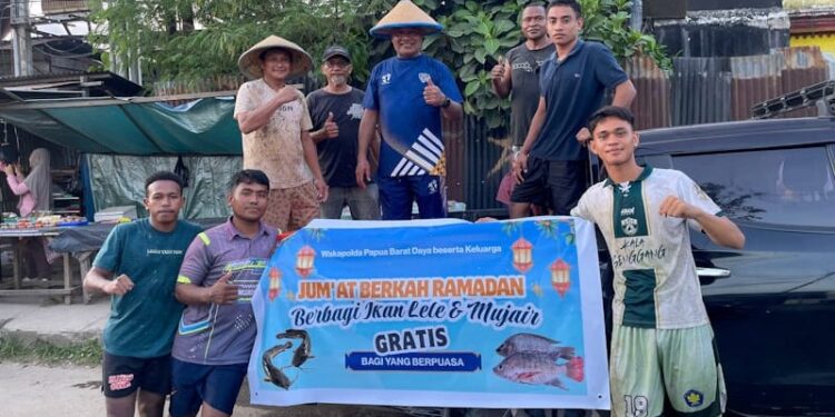 Cara Unik Wakapolda Papua Barat Daya Berbagi Takjil