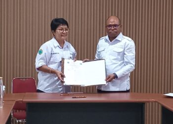 Pemkot Sorong Serahkan Hibah Mobil Operasional ke Klasis GKI