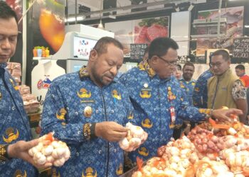 Pastikan Stok Pangan Aman, Pemprov PBD dan Pemkot Sorong Lakukan Sidak