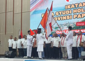 Elisa Kambu Resmi Dilantik sebagai Ketua Umum Alumni Hollandia Jayapura PBD