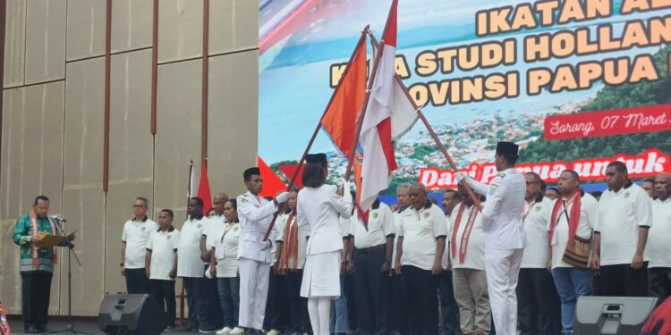 Elisa Kambu Resmi Dilantik sebagai Ketua Umum Alumni Hollandia Jayapura PBD
