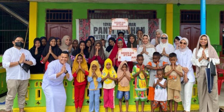Aston Sorong Salurkan Infaq Ramadhan ke Panti Asuhan dan TPA
