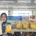 Ketekunan Ibu Partini Mengantarkan Camilan Aria Menjangkau Rak Indomaret