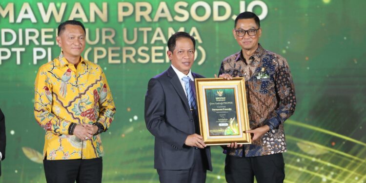 Dirut PLN Raih Penghargaan Green Leadership, PLN Borong 11 PROPER Emas KLH 2025