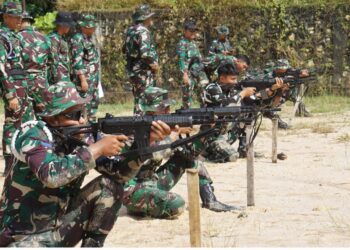 Latihan dan Uji Terampil Glagaspur, Prajurit Kodaeral XIV Laksanakan Renang Laut dan Menembak