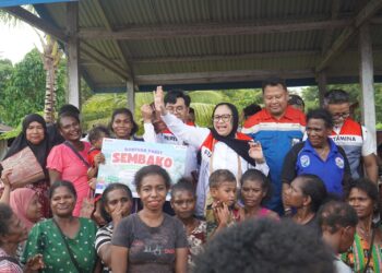 Komisaris Pertamina bersama Pertamina Patra Niaga Kilang Kasim Salurkan Bantuan