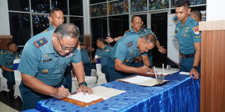 Komandan Kodaeral XIV Sorong Pimpin Penandatanganan Pakta Integritas dan Pencanangan Zona Integritas Tahun 2026