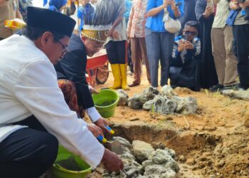 Letakkan Batu Pertama Pembangunan SD Muhammadiyah 2 Sorong, Mendikdasmen Beri Bantuan Rp2 Miliar