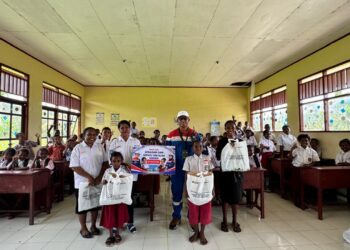 Pertamina Patra Niaga Kilang Kasim Beri Bantuan Paket Perlengkapan Sekolah