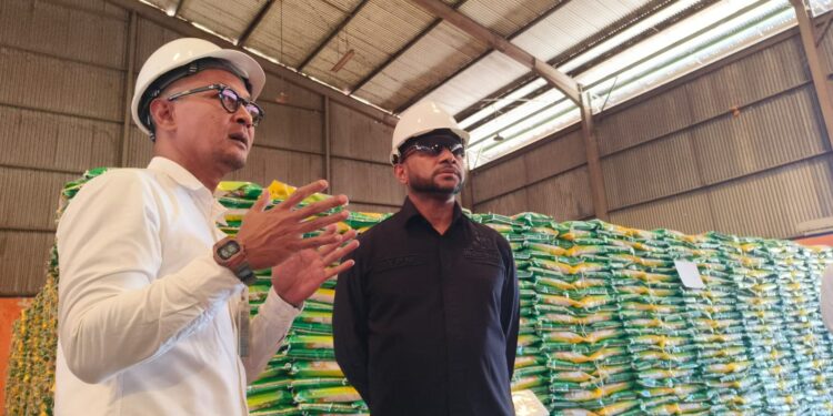 Sidak Gudang Bulog Sorong, DPR RI Temukan Stok Beras Cukup untuk 4 Bulan