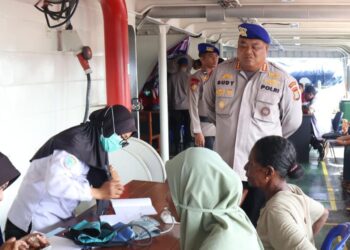 Ditpolairud dan Bid Dokkes Polda Papua Barat Daya Gelar Sambang Nusa Presisi dan Bakti Sosial untuk Nelayan